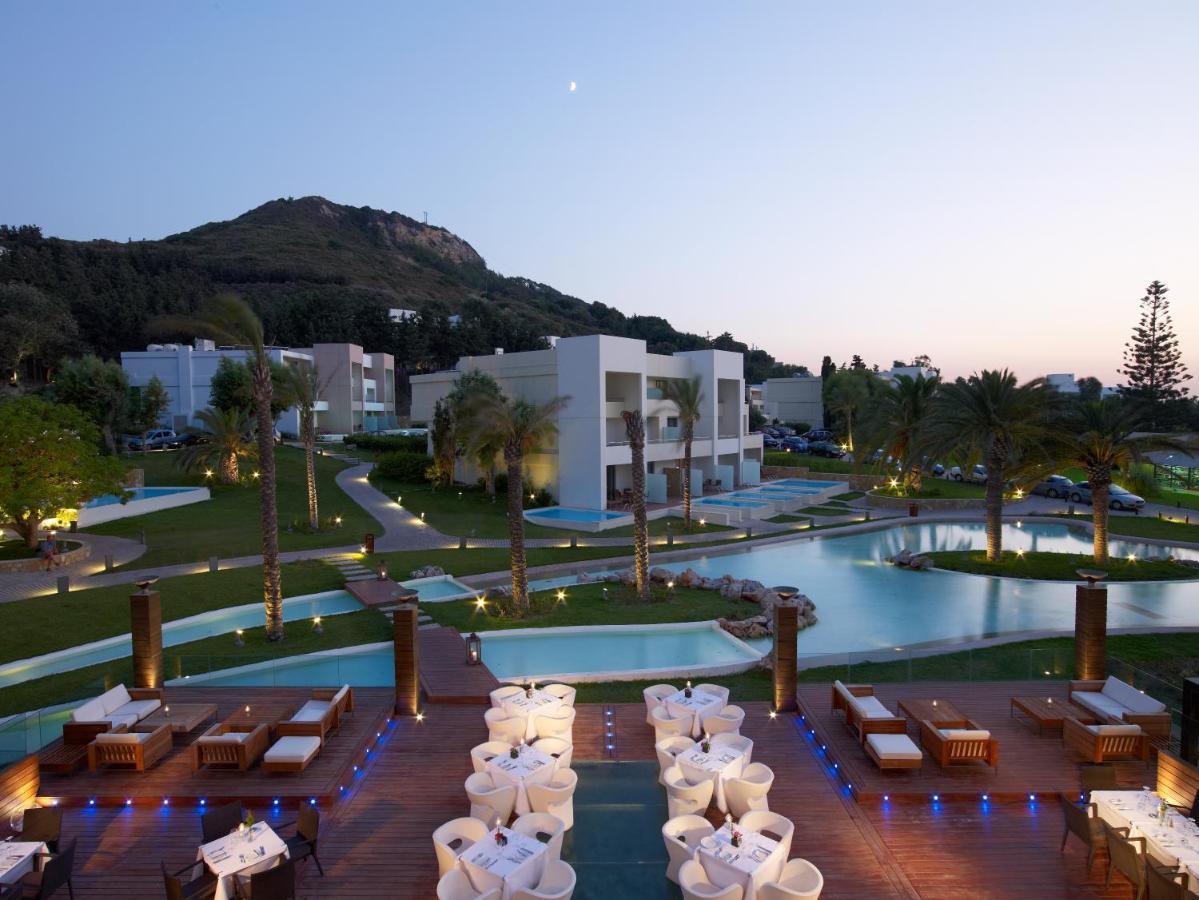 Rodos Palace Hotel Ixia  Exterior foto The resort at night